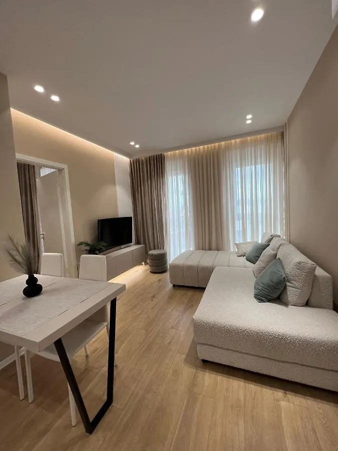 Moreas Apartment Tirana 0*,  Albânia
